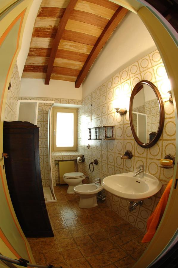 Bed and Breakfast Mirabilia Adrara San Rocco Екстер'єр фото